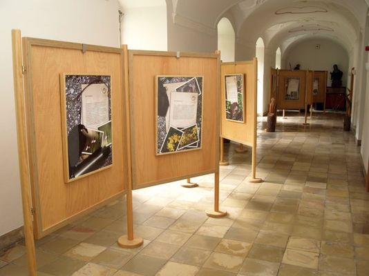 Ausstellung zum Jakobsweg im Kreuzgang.